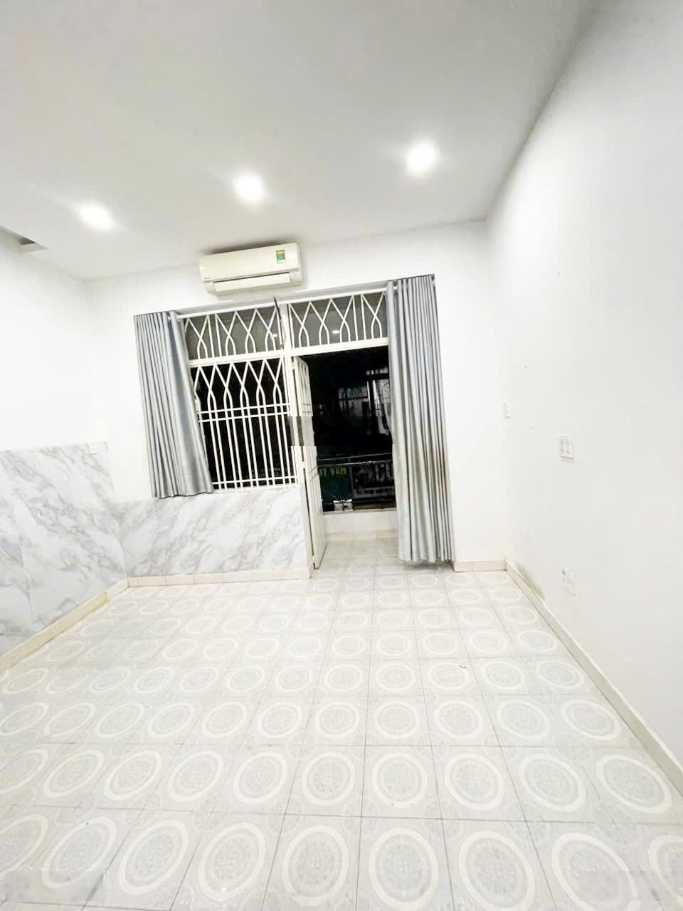 Bán nhà 3 lầu hẻm xe hơi đường Dương Bá Trạc quận 8