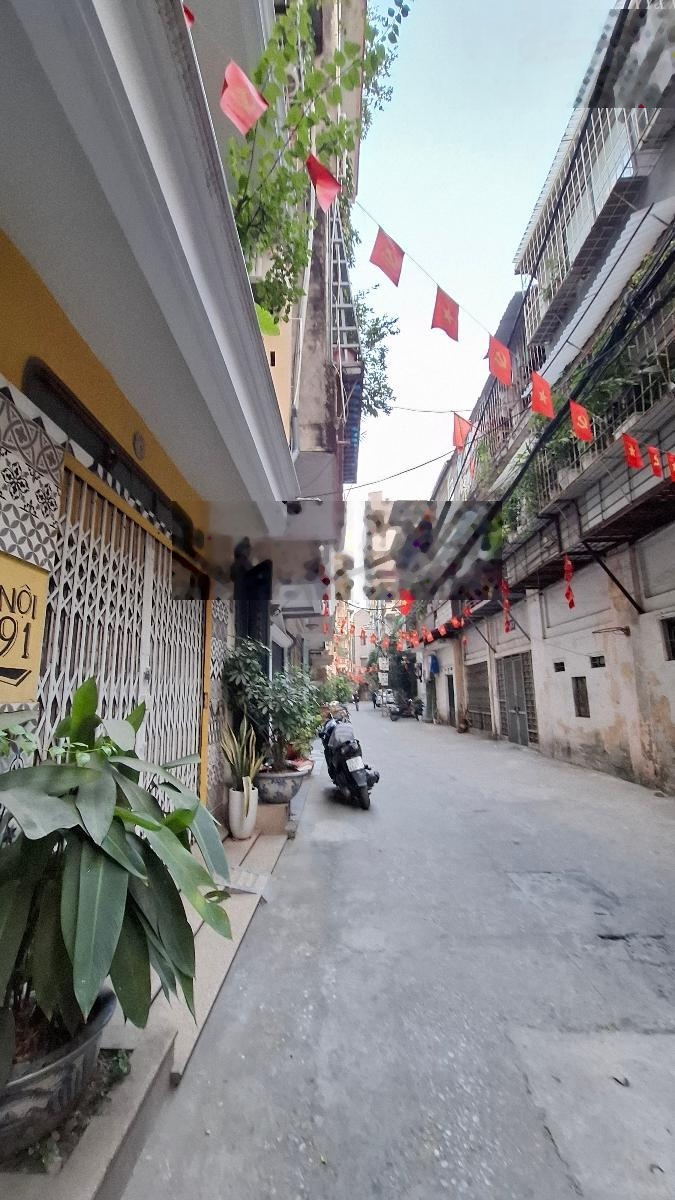 Ngõ thông rộng vài bước ra mặt phố, oto đỗ cửa. DT 65m2 MT 3,5m giá 11,95 tỷ