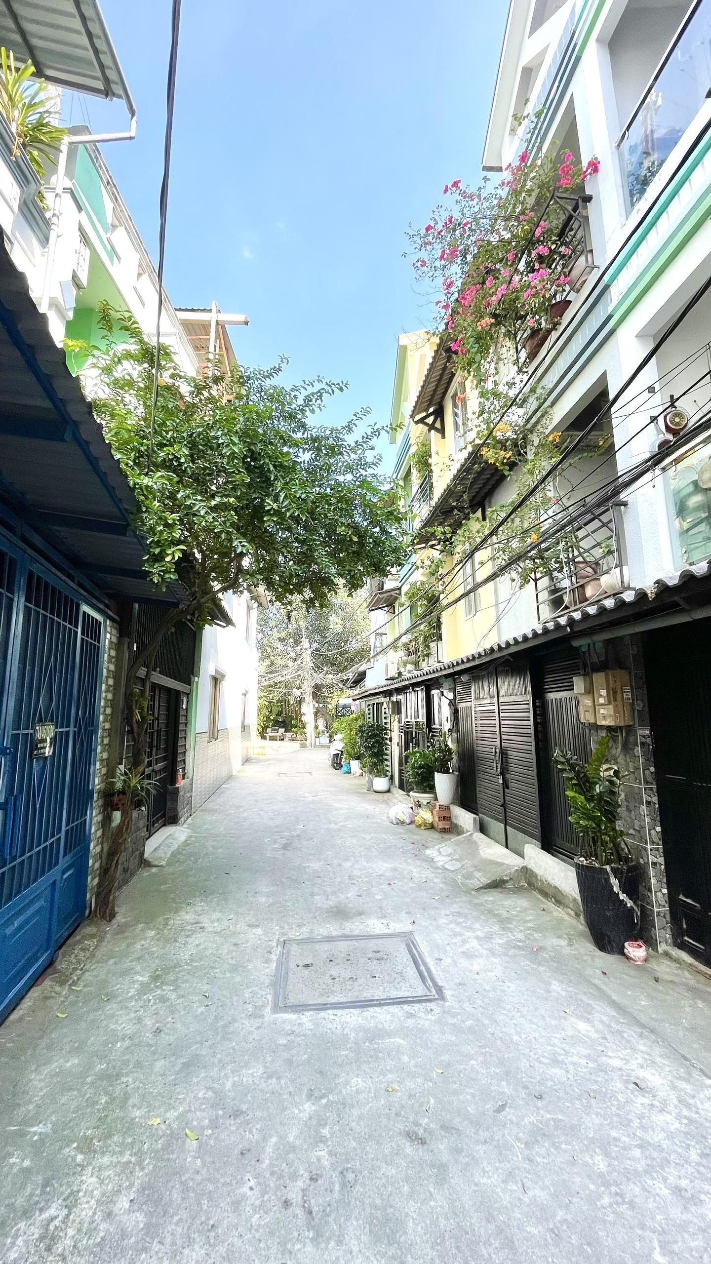 Nhà phố 3 tầng HXH Huỳnh Tấn Phát, 52m2, 30tr/tháng, hẻm 4m an ninh, giá 6.5 tỷ