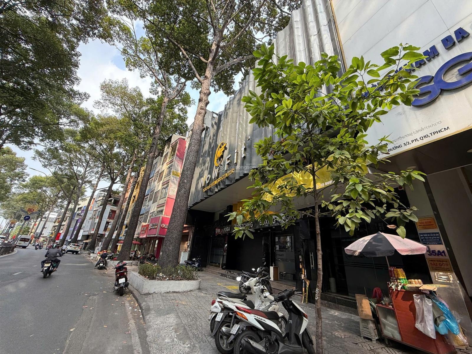 Bán Nhà 2MT 3 Tháng 2 P.11 Q.10, DT 18x24m CN 510m2, KC 4 tầng HĐT 300tr Giá 285 tỷ