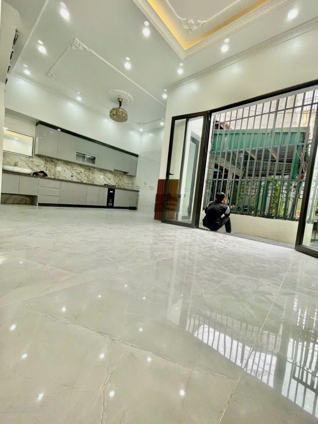 Bán nhà 3 tầng tại phố Hai Bà Trưng thông phố Nguyễn Đức Cảnh. Khu vực tiện ích, rất hiếm nhà bán