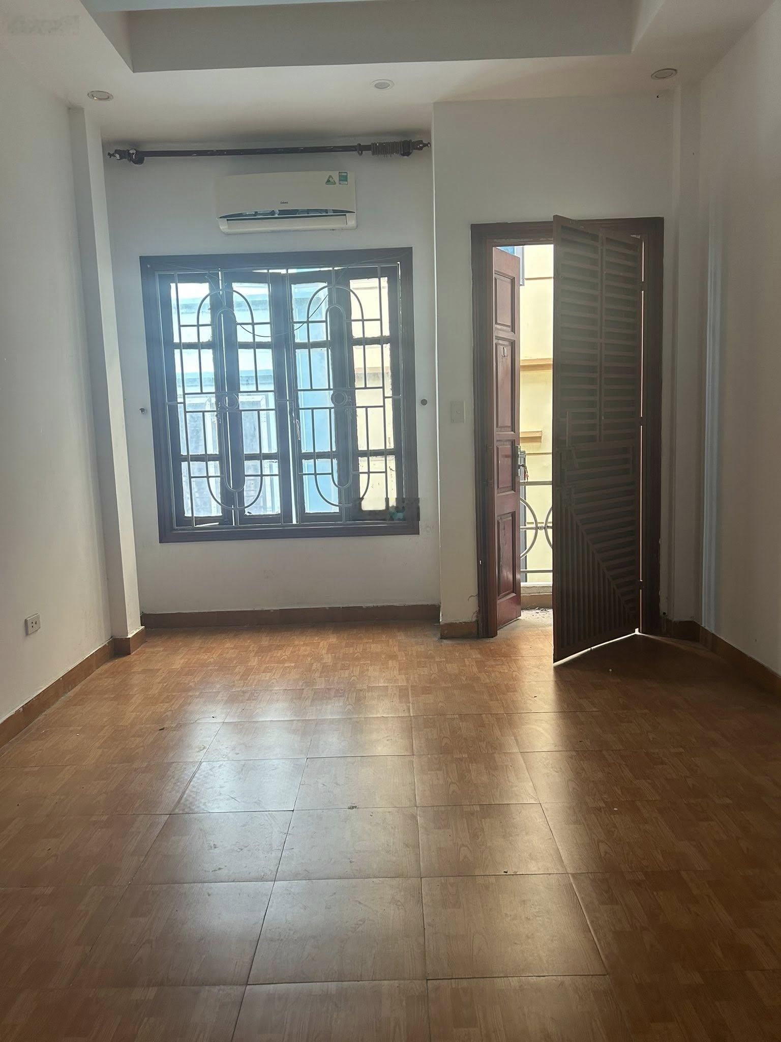 Nhà ngõ bagac 1194 Đường Láng 50m2x 5 Tag, mt3.5 m, giá 11.99 Tỷ