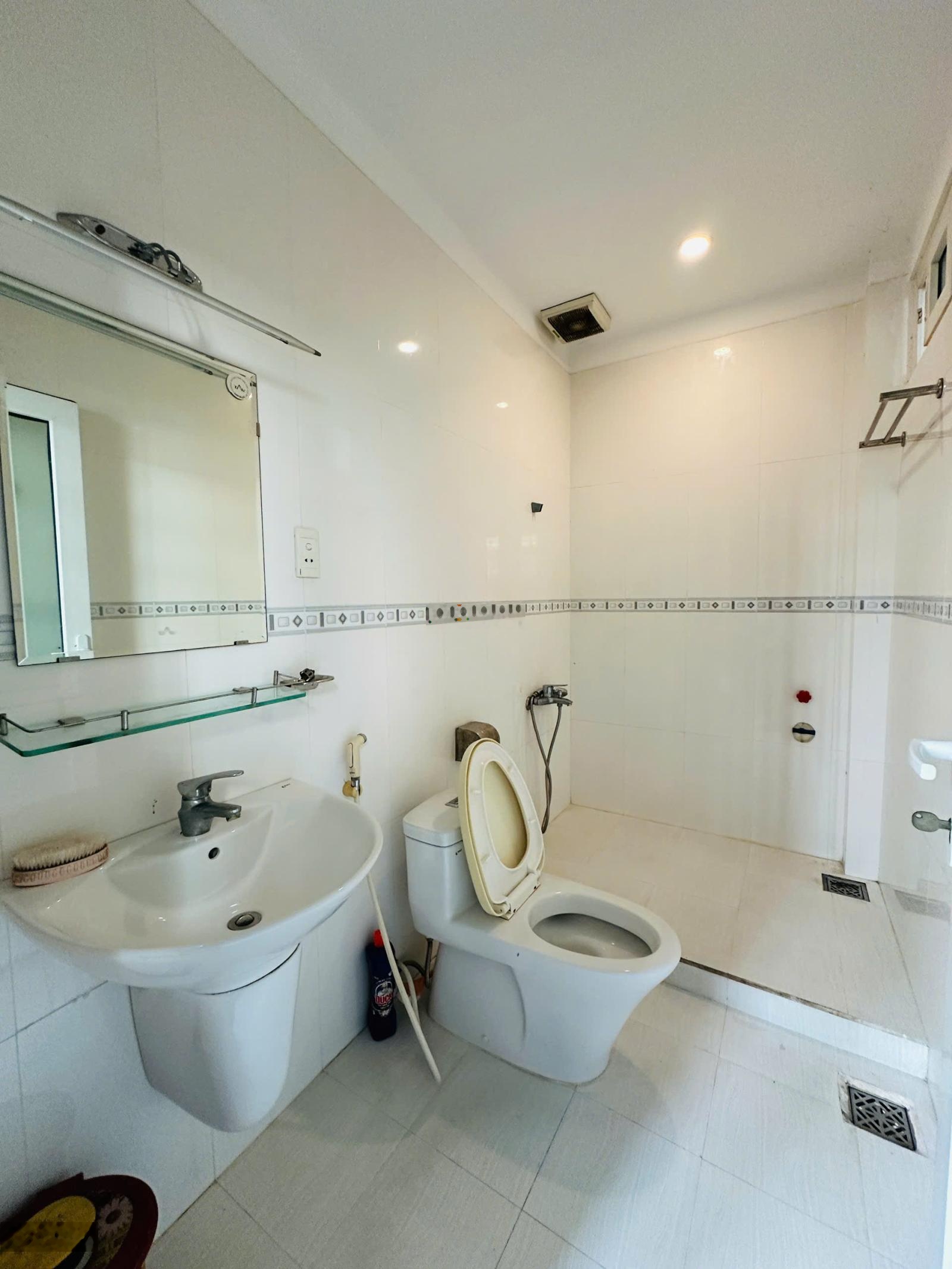 Cách mặt tiền 20m - Bán nhà hẻm Nhất Chi Mai 4.6x13m [nở hậu] 4 Tầng BTCT ở ngay. Chỉ 8.7 tỷ TL