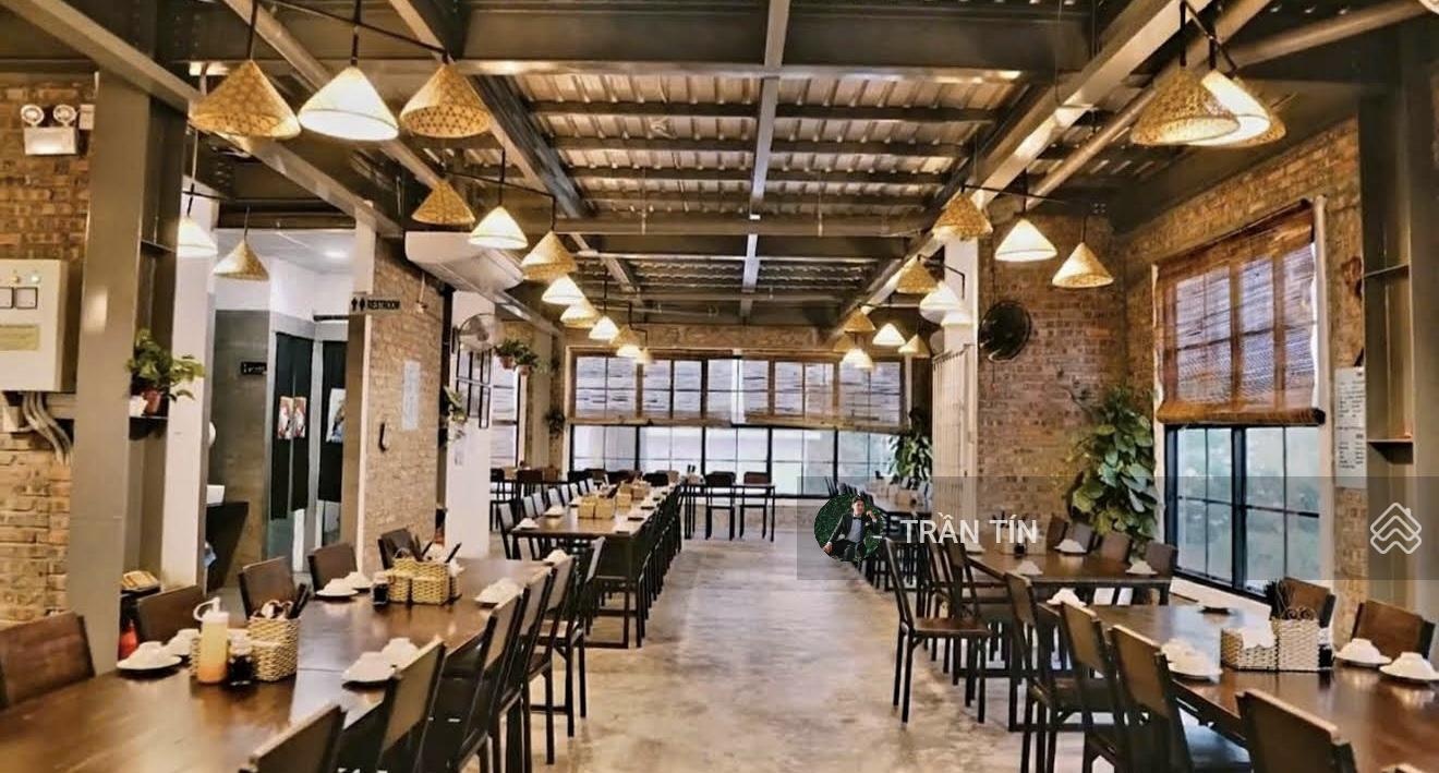 Mặt tiền đường Hồ Nghinh, cách bãi tắm Phạm Văn Đồng 300m