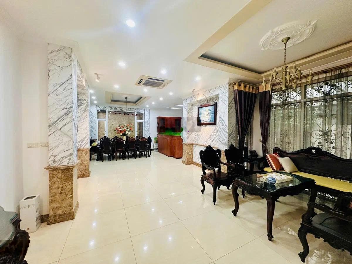 Bán Biệt thự KĐT Văn Phú, đường Tống Tất Thắng vỉa hè, kinh doanh DT: 220 chào giá giá: 37 tỷ.