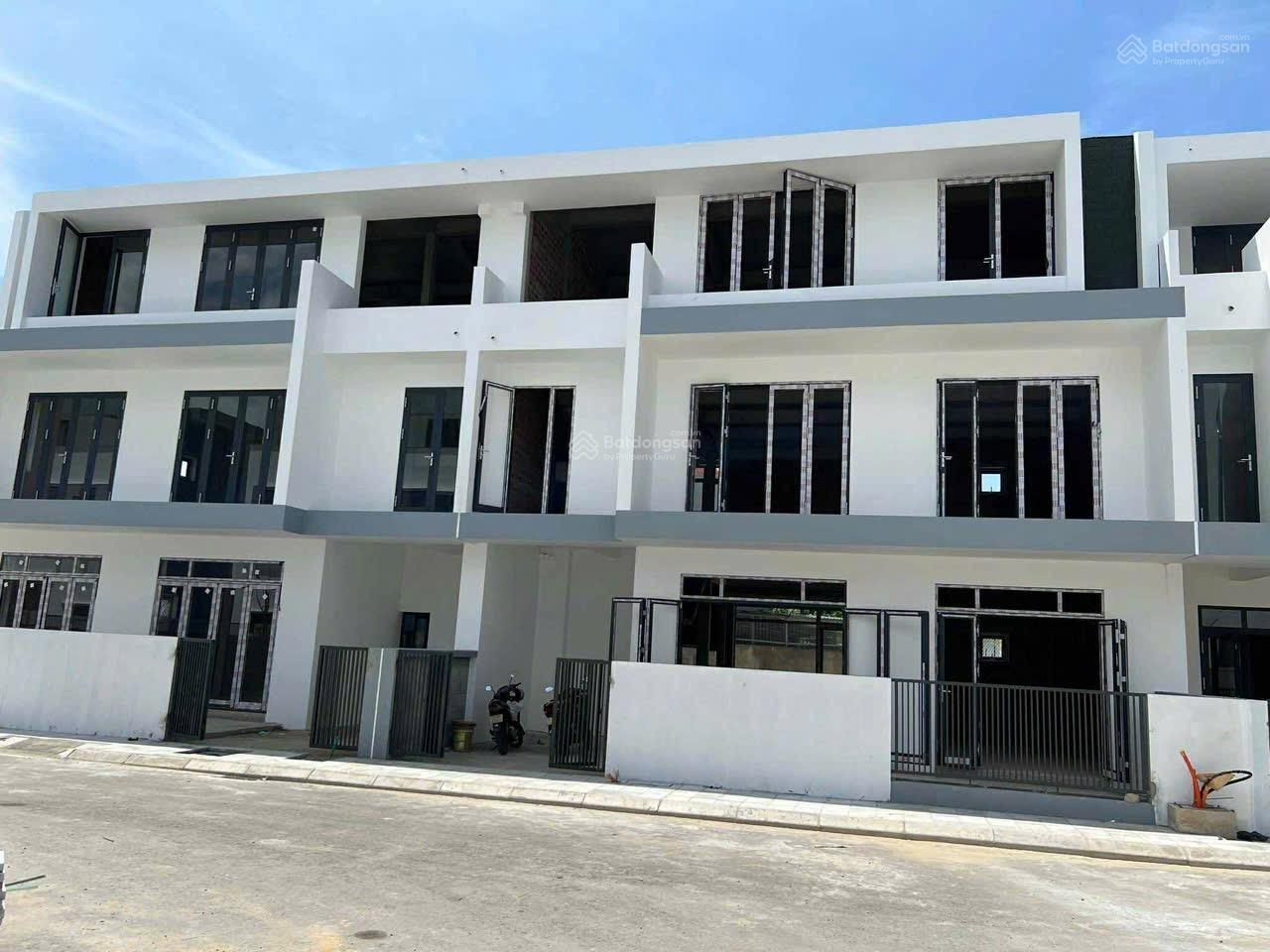 Bán biệt thự mặt tiền Trần Thái Tông 200m2 chỉ 7, x tỷ