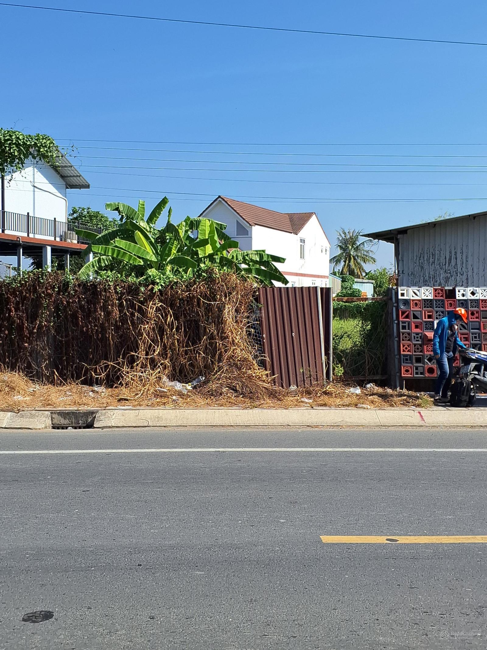 Giá tốt. Mặt tiền đường 833 phường 5 Tân An, Long An. 8 x 18 full thổ cư.