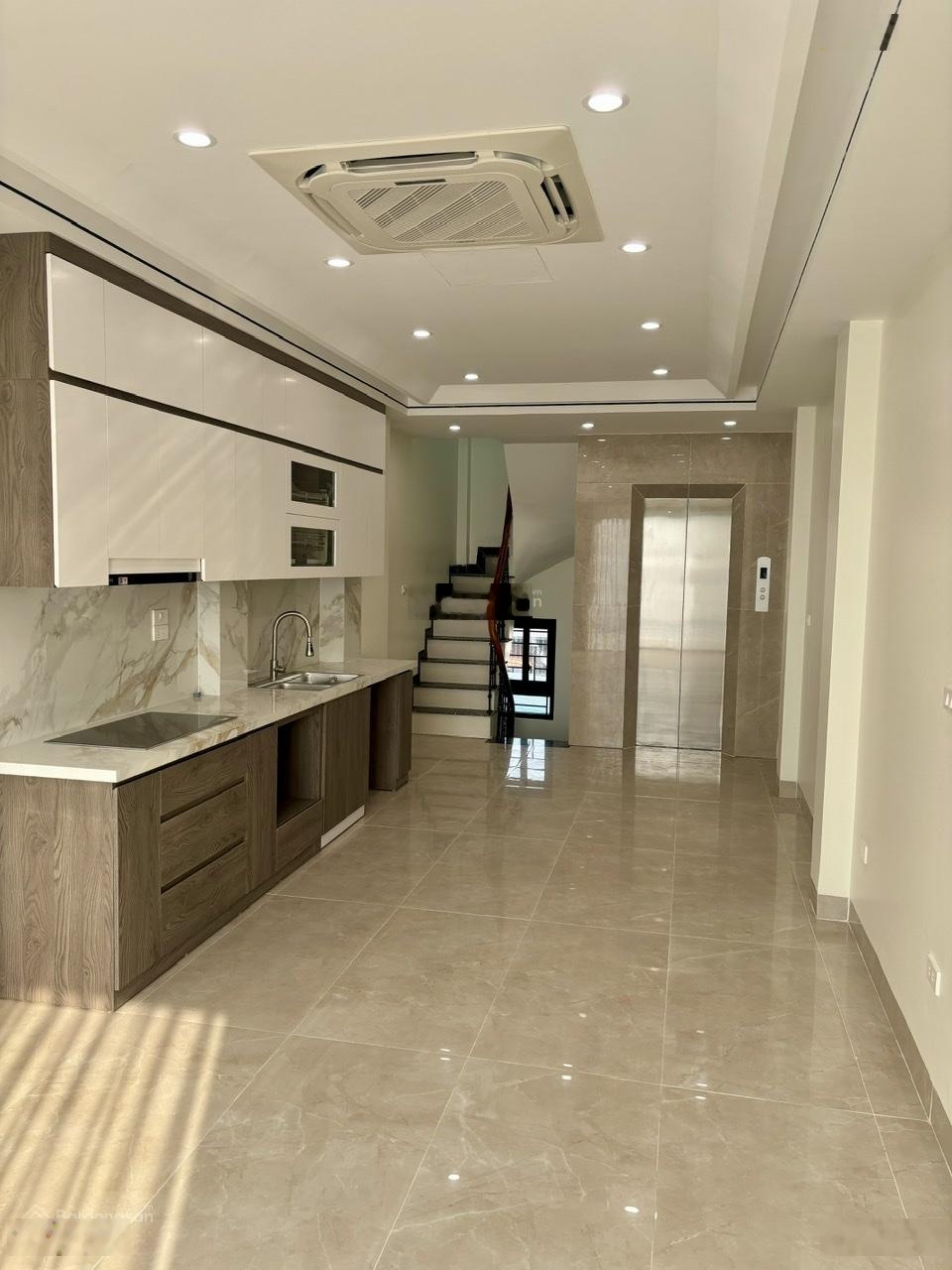 Nhà phố Thượng Thanh - 45m2 6 tầng thang máy - Gara ô tô - Ngõ thông - Hơn 11 tỷ