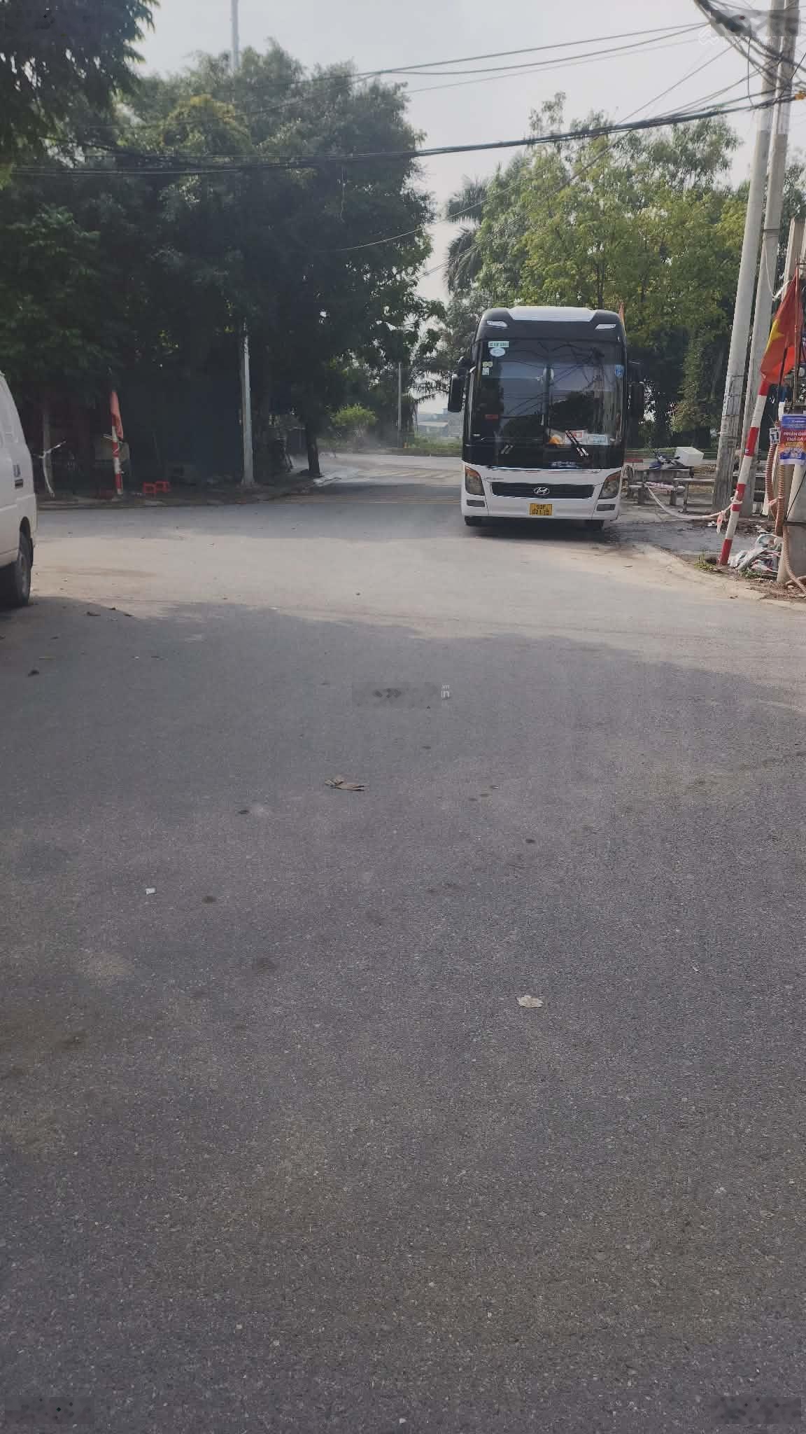 Cần bán nhanh mảnh đất, mặt tiền 6m ngõ ô tô tránh, sổ đỏ chính chủ.