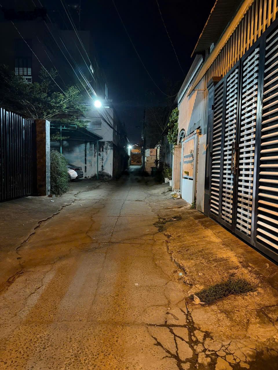 Đất Long Khánh, DT: 6,2m x 21m nở hậu 6,5m, tổng 136m2, nhiều tiện ích