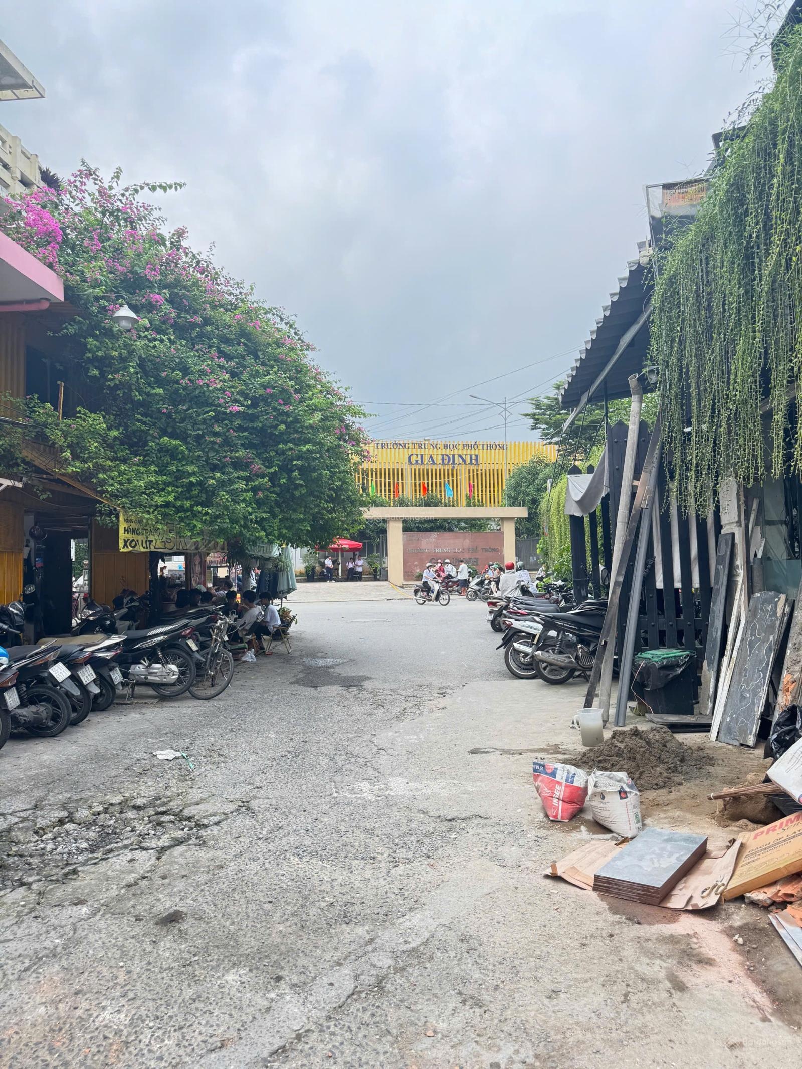 Nhà đẹp 4 tầng ngay cổng ĐH Văn Lang - Rạch Xuyên Tâm Đường 12m Đặng Thùy Trâm, P13 Bình Thạnh