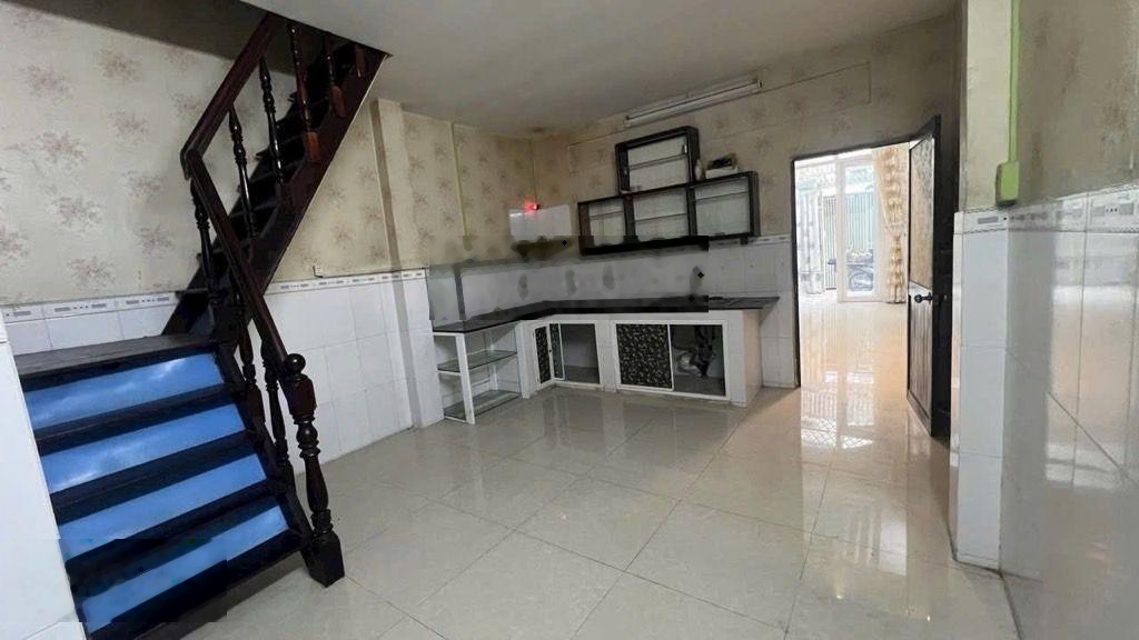 Bán nhà kế bên Him Lam, 47m2 cách hẻm xe hơi 10m, SHR không quy hoạch, nhỉnh 5tỷ