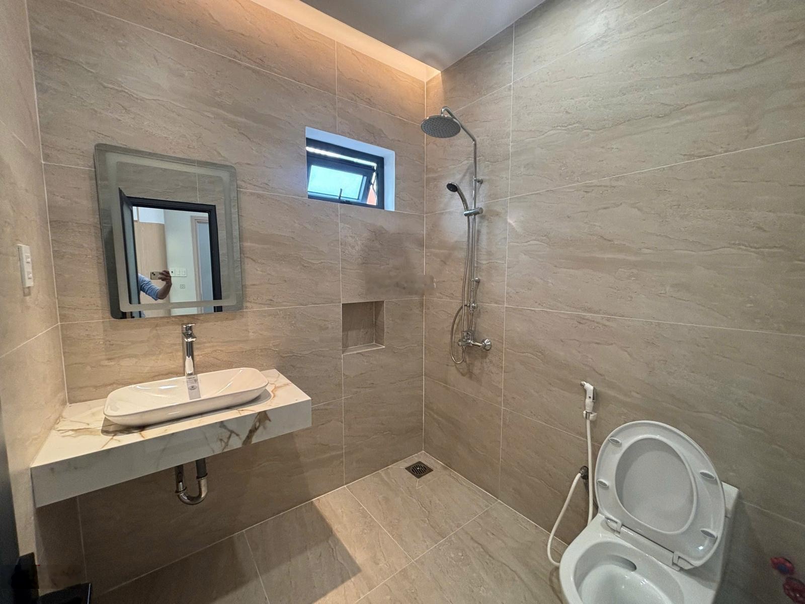 Nhà mới gốc 2 mặt đường (6,6x17)m Thạnh Lộc 37 nghỉ dưỡng hoặc văn phòng kinh doanh