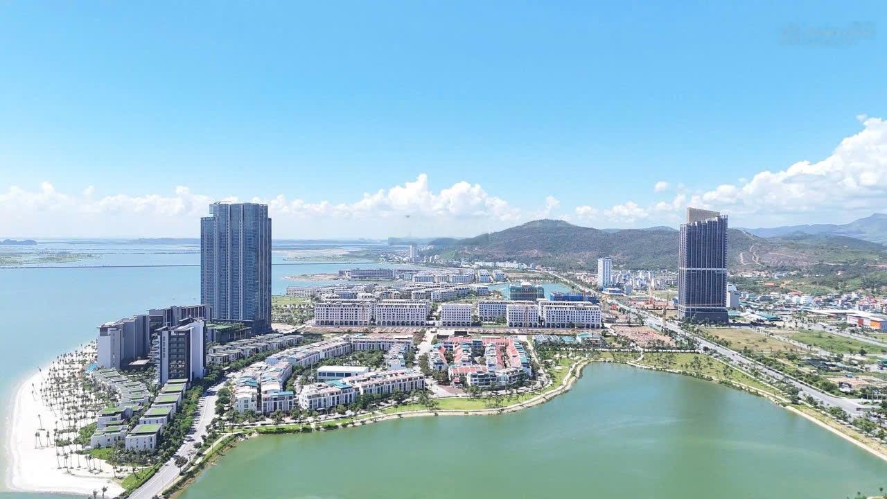 Bán đất khách sạn lô góc 1400m2 sổ đỏ lâu dài mặt tiền 32m2 sát khách sạn