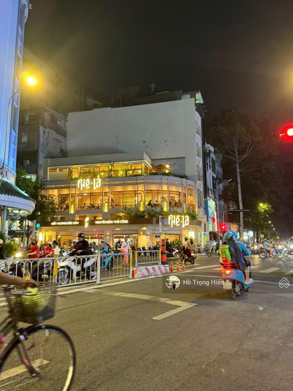 Căn góc 2 mặt tiền! Bán nhà góc 2 mặt tiền Trần Quang Diệu, Q3 (7x10m) thuê 90tr, bán giá 24 tỷ