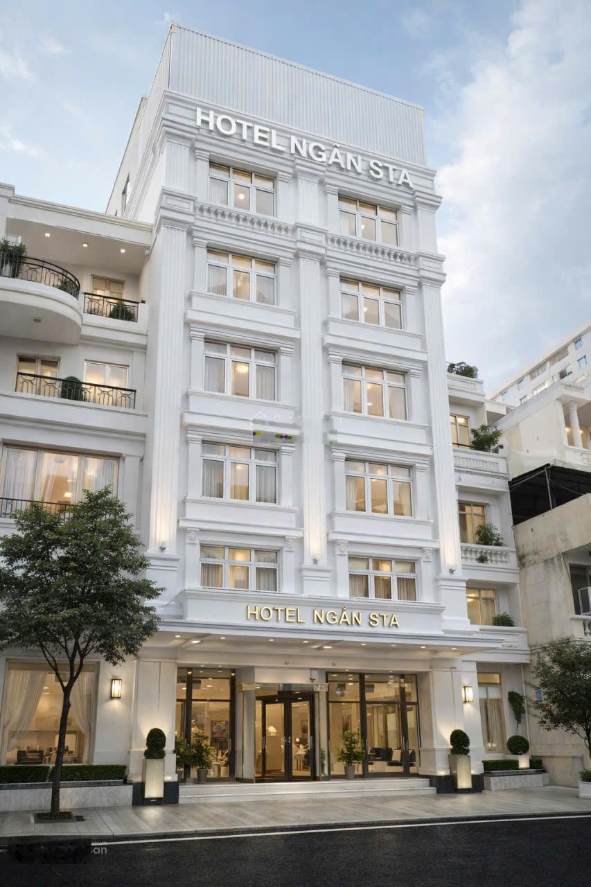 Giảm 8 Tỷ : Khách Sạn-CHDV Mặt tiền Khu Phan Xích Long, DT: 8x21m, 6 Tầng, 32 Phòng, TN 200 Triệu