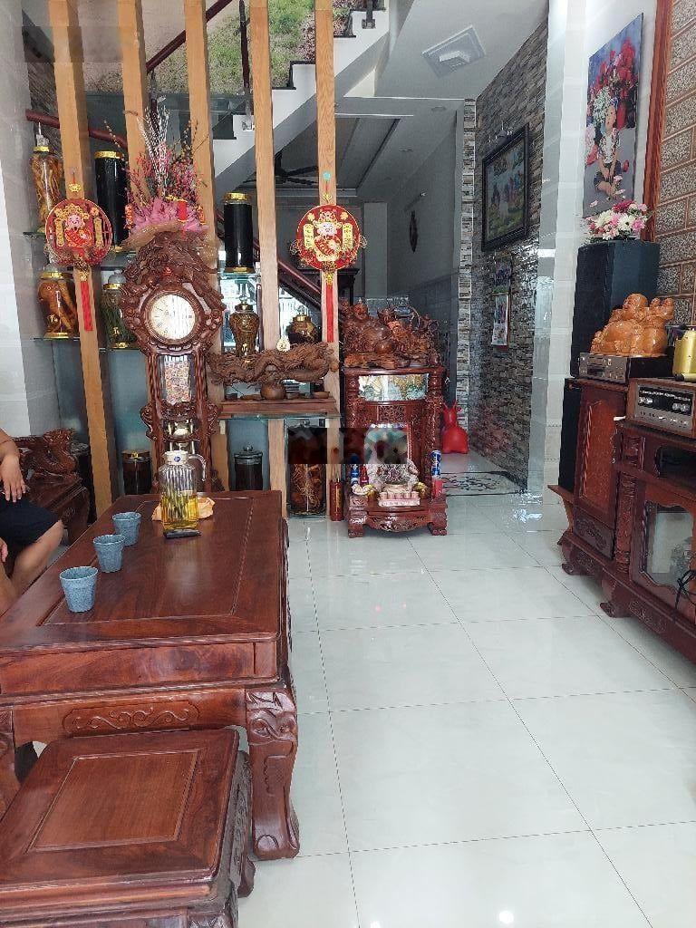 HÀNG HIẾM LÒ LU NHÀ 3 TẦNG HOÀN CÔNG 6.2 TỶ CÒN TL_ 67m2 Sổ hồng riêng hoàn công đầy đủ