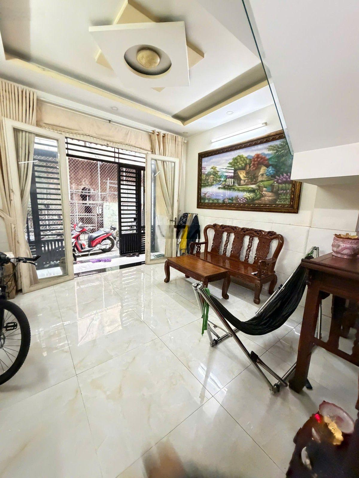 Cần bán gấp căn nhà đường Văn Cao, p. Phú Thạnh, TP. 44m2 1 trệt 1 lầu 2 phòng ngủ. 20m ra mặt tiền