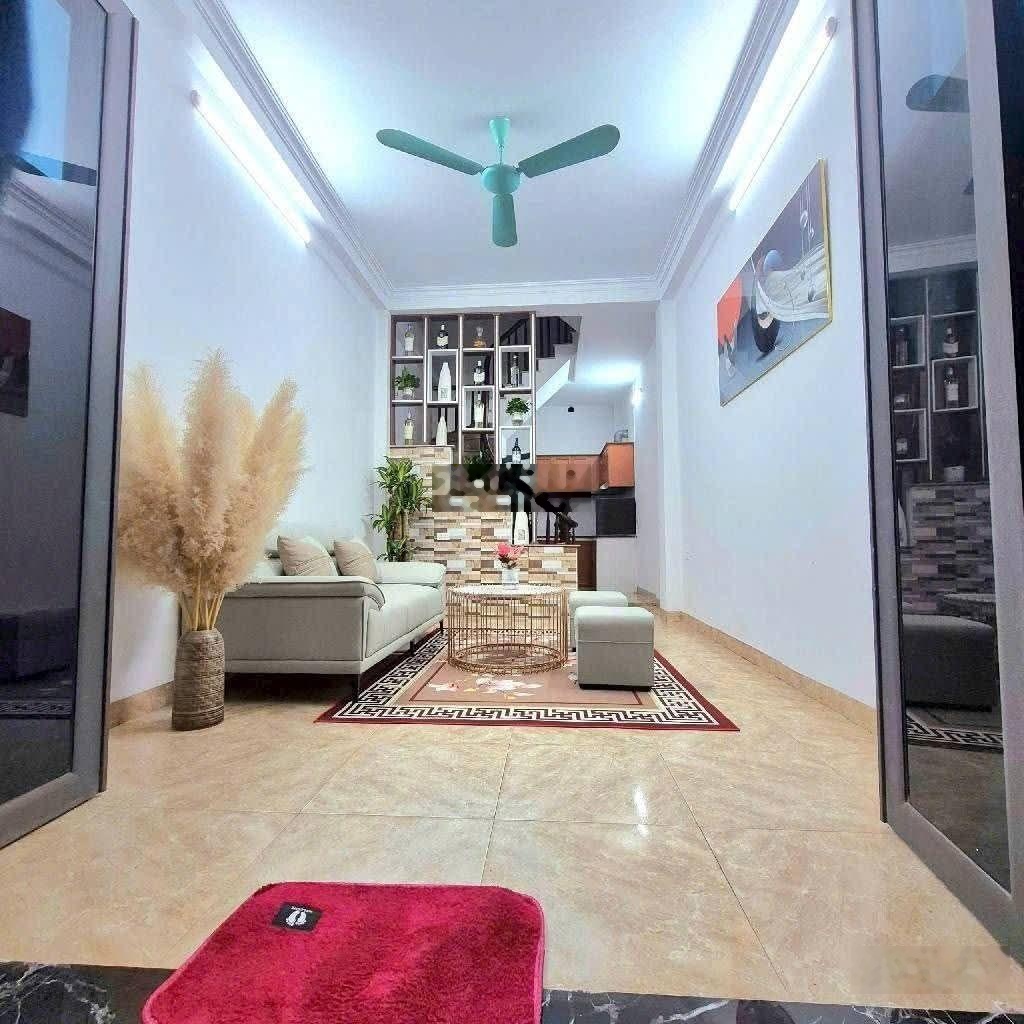 Chính chủ bán nhà 4,5 tầng phố thanh lân, HM, giá 5,9 tỷ,sổ đỏ riêng, không quy hoạch, ngõ to