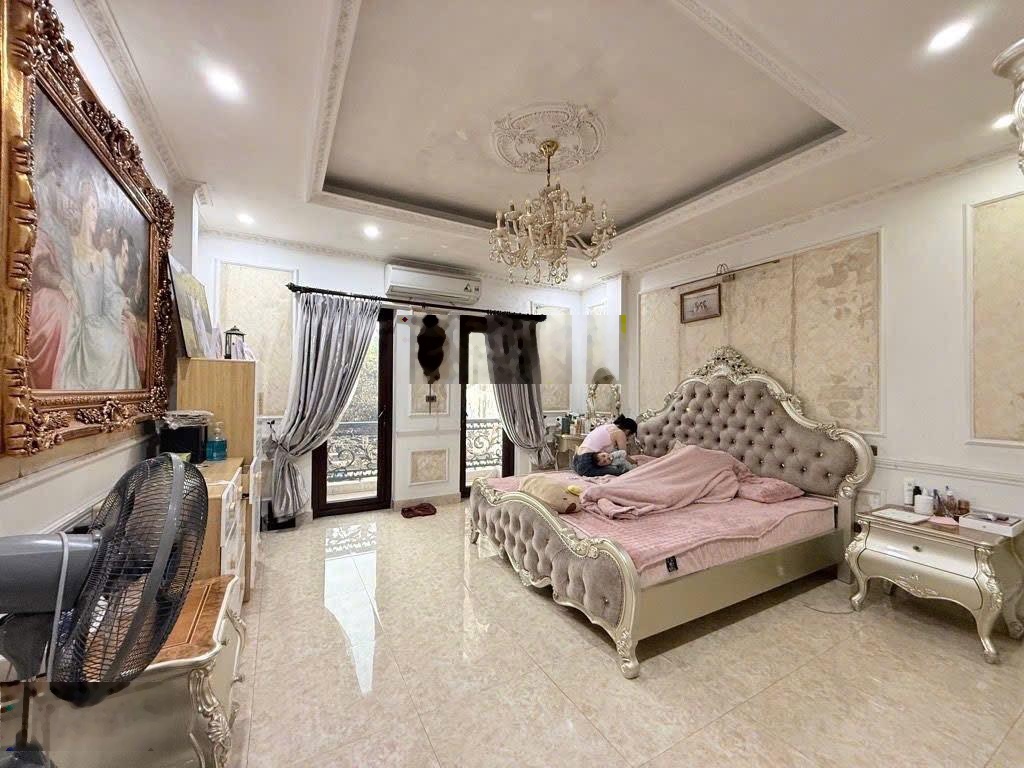 Bán căn biệt thự mặt phố Thanh Am DT 98 m2 x 4 tầng x 4,8m MT giá 20,45 tỷ. Kinh doanh dòng tiền