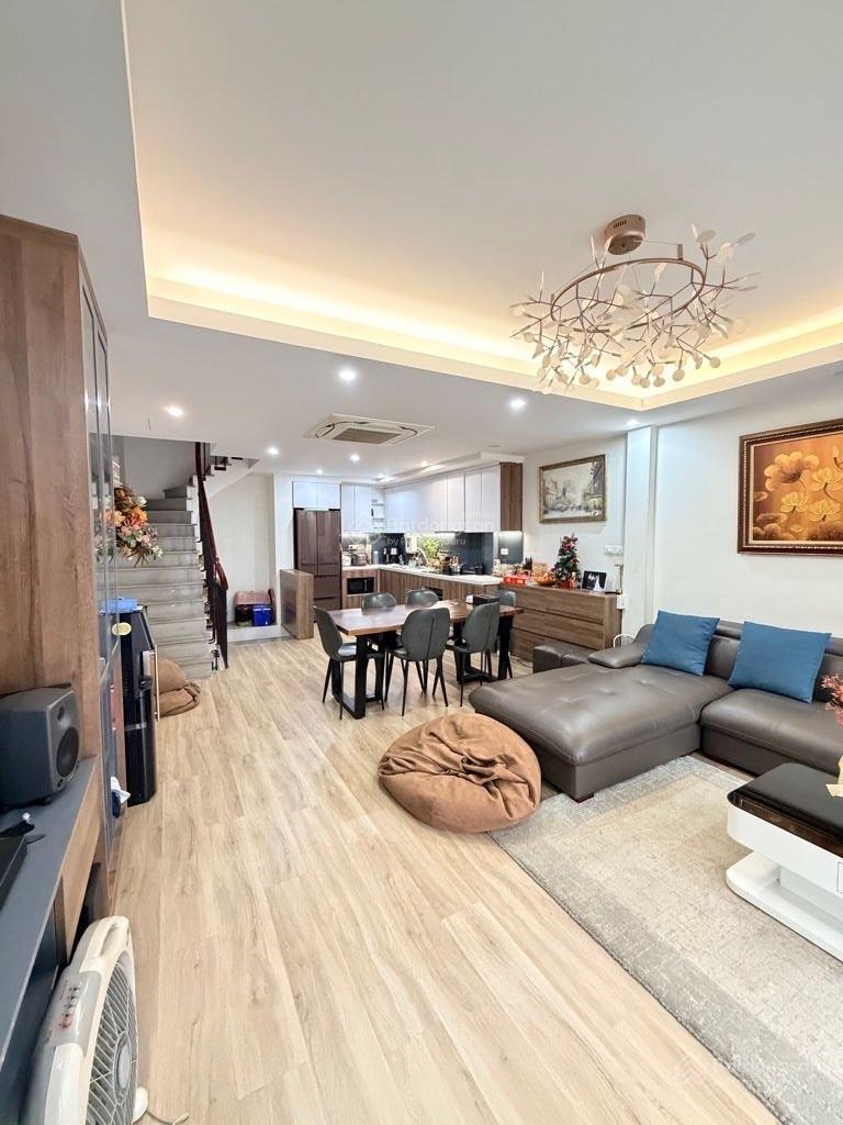 Bán nhà mặt phố Hoè Nhai,Ba Đình.40m2 x 6 tầng mặt tiền 4,8m.Vị trí cực hiếm nhà bán