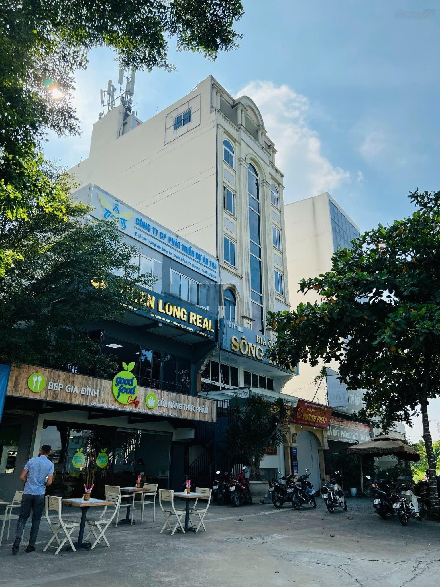 Bán Toà nhà building,Trương Văn Bang Quận 2;(8x20);giá 110tỷ ;HĐT;250triệu/th ;Hầm 8 Tầng