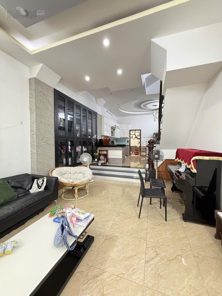 Ngang lớn 4.5m - nhà đẹp 4 tầng 75 m2 - xe hơi đậu trong nhà , khu an ninh , yên tĩnh, sạch đẹp