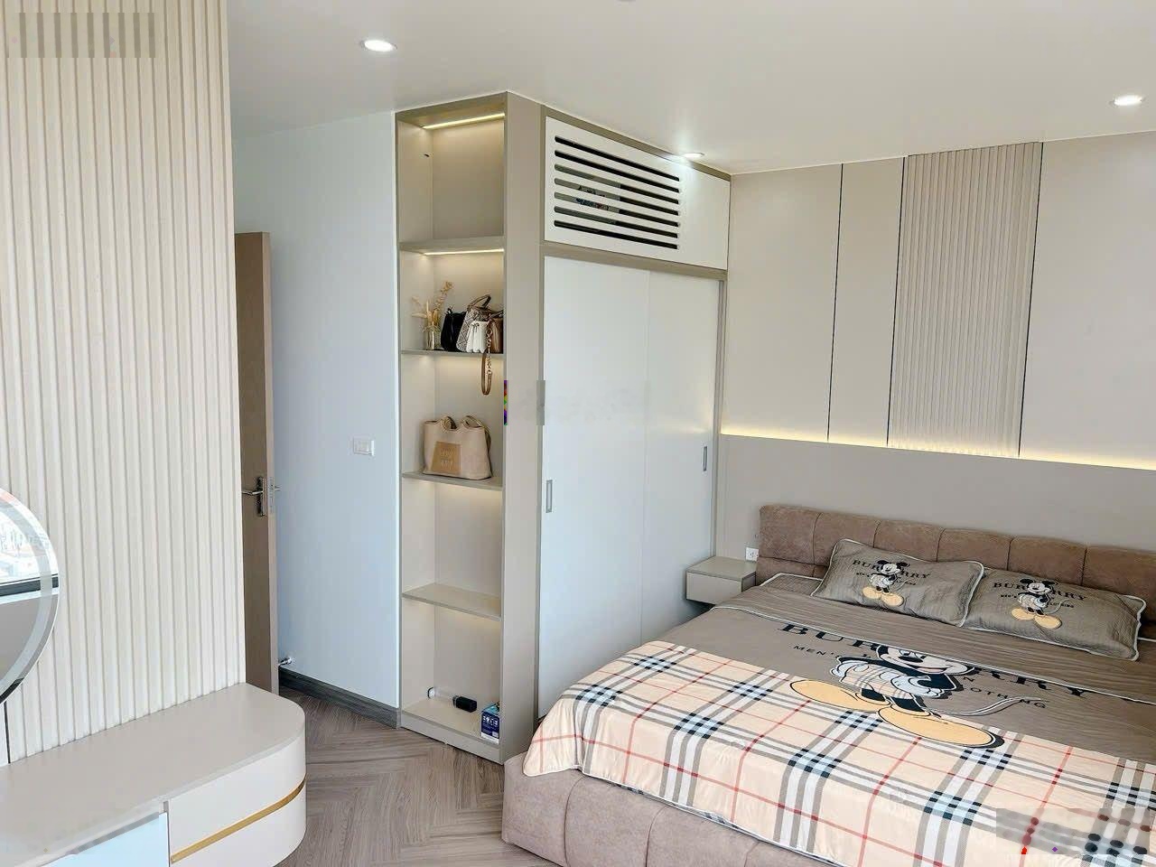 Bán nhanh 3PN. Căn hiếm, mặt đường, trục đường chính trung tâm du lịch Bãi Cháy.