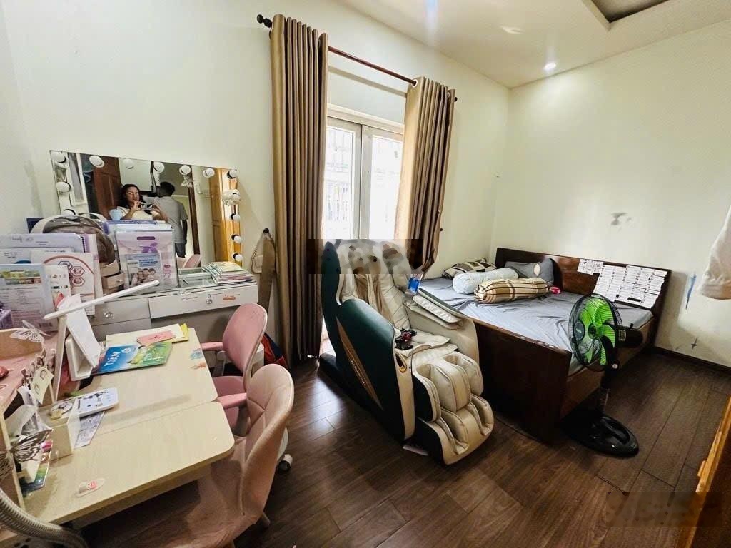 5ty950 nhà c4 -1t1l - 4pn -4wc -1/ tân hoà 2- tiện ích xung quanh đầy đủ -200m ra xa lộ