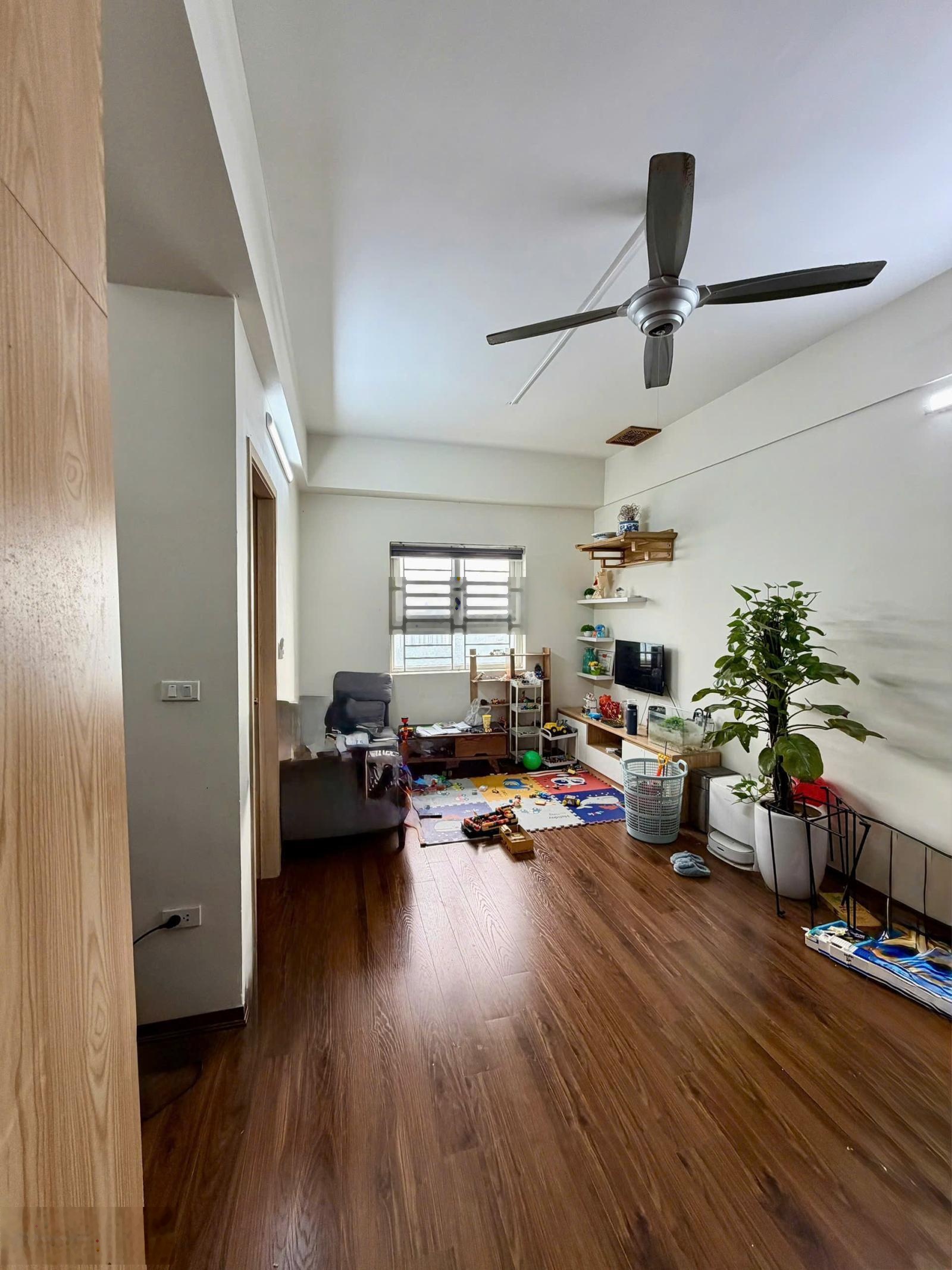 Bán gấp căn hộ 70m2, view hồ, 05 tòa mặt đường Cienco 5, KĐT Thanh Hà, Hà Đông, Hà Nội