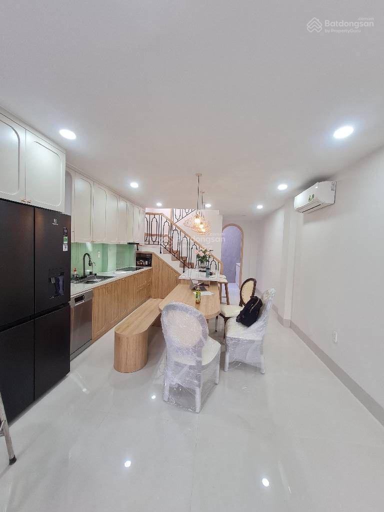 Nhà đẹp thiết kế châu Âu, 4.2x16m - 5 tầng, có sẵn nội thất, đối diện Aeon Tân Phú