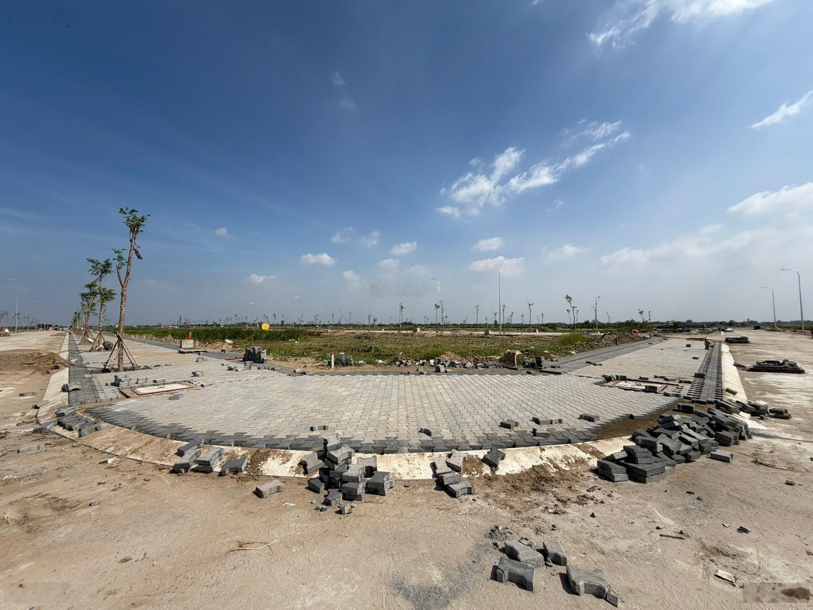 Bán gấp lô góc 154m2 đối diện công viên, đường 20m, sổ sẵn sang tên ngay