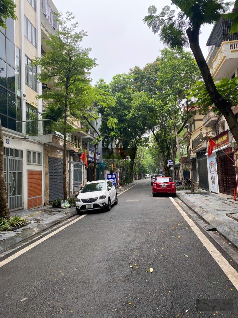 Cho thuê nhà nguyên căn KĐT Đại Kim - Định Công, DT 60m*5 tầng, oto đỗ thoải mái, giá 18tr có TL