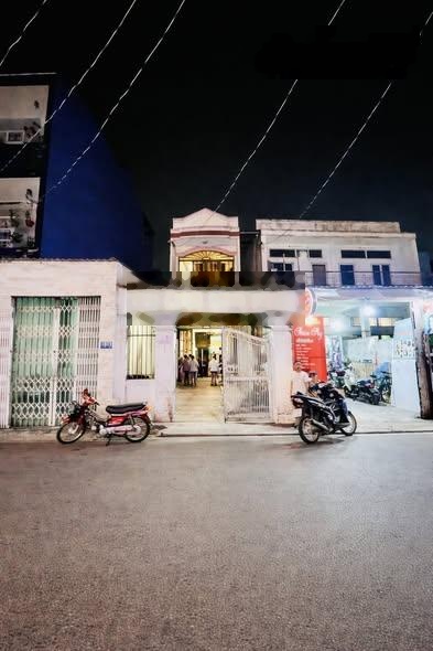 Ngay aeon mall chợ sơn kỳ đường 10m thông 112m nở hậu 2 tầng 5pn chỉ 11 tỷ tl