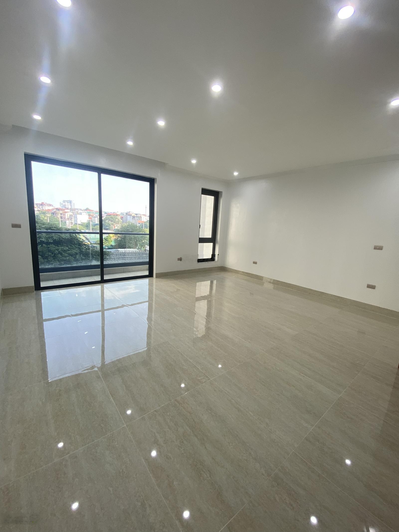 Chính chủ cho thuê nhà lô góc 2 mặt tiền 20m tại Trung Kính đôi, 100m2 x 4 tầng thông sàn, giá 35tr