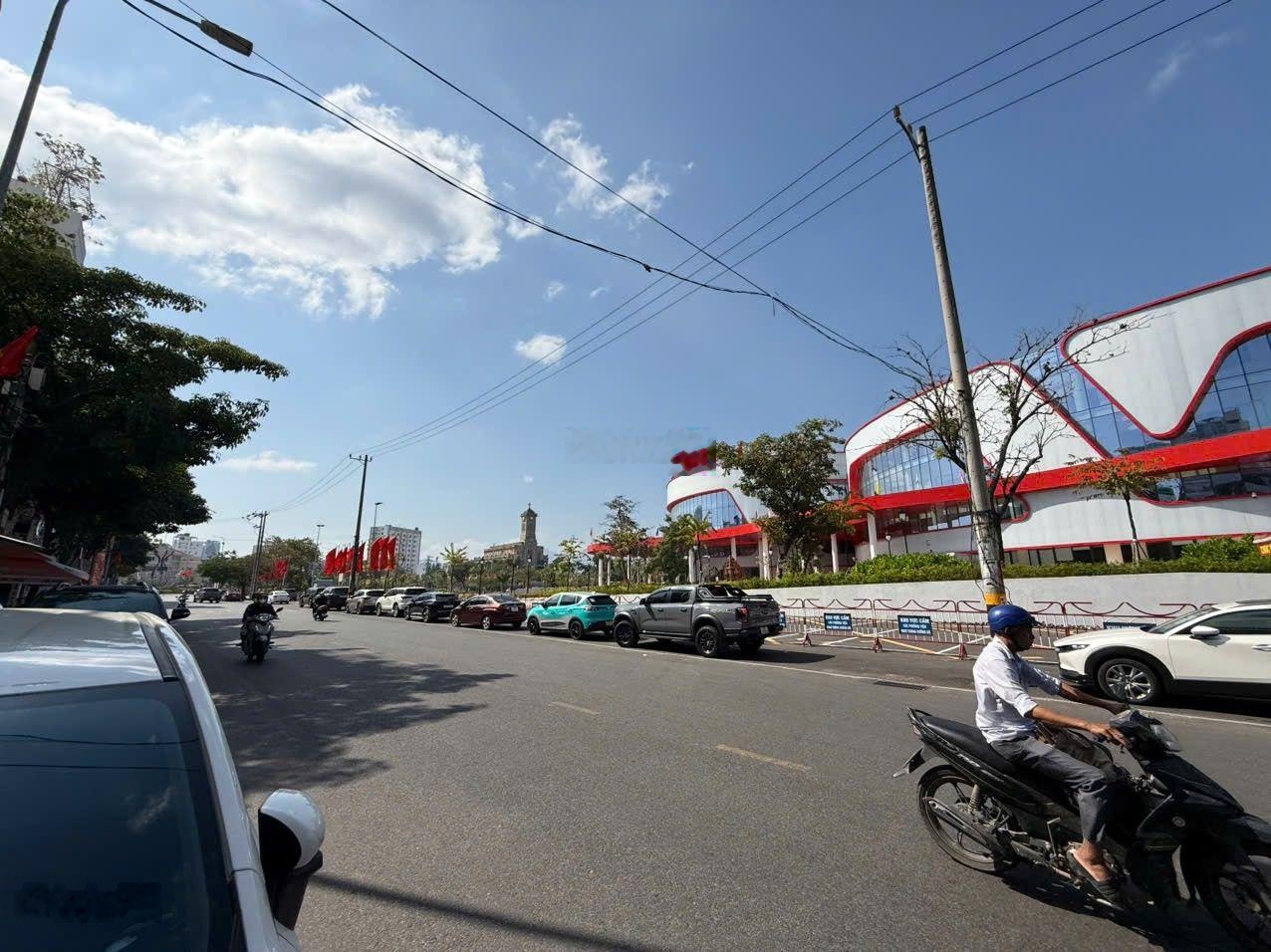 Bán nhà 5 tầng mặt tiền đường Lê Thành Phương- Đối diện Nhà văn hóa Thiếu Nhi Tỉnh