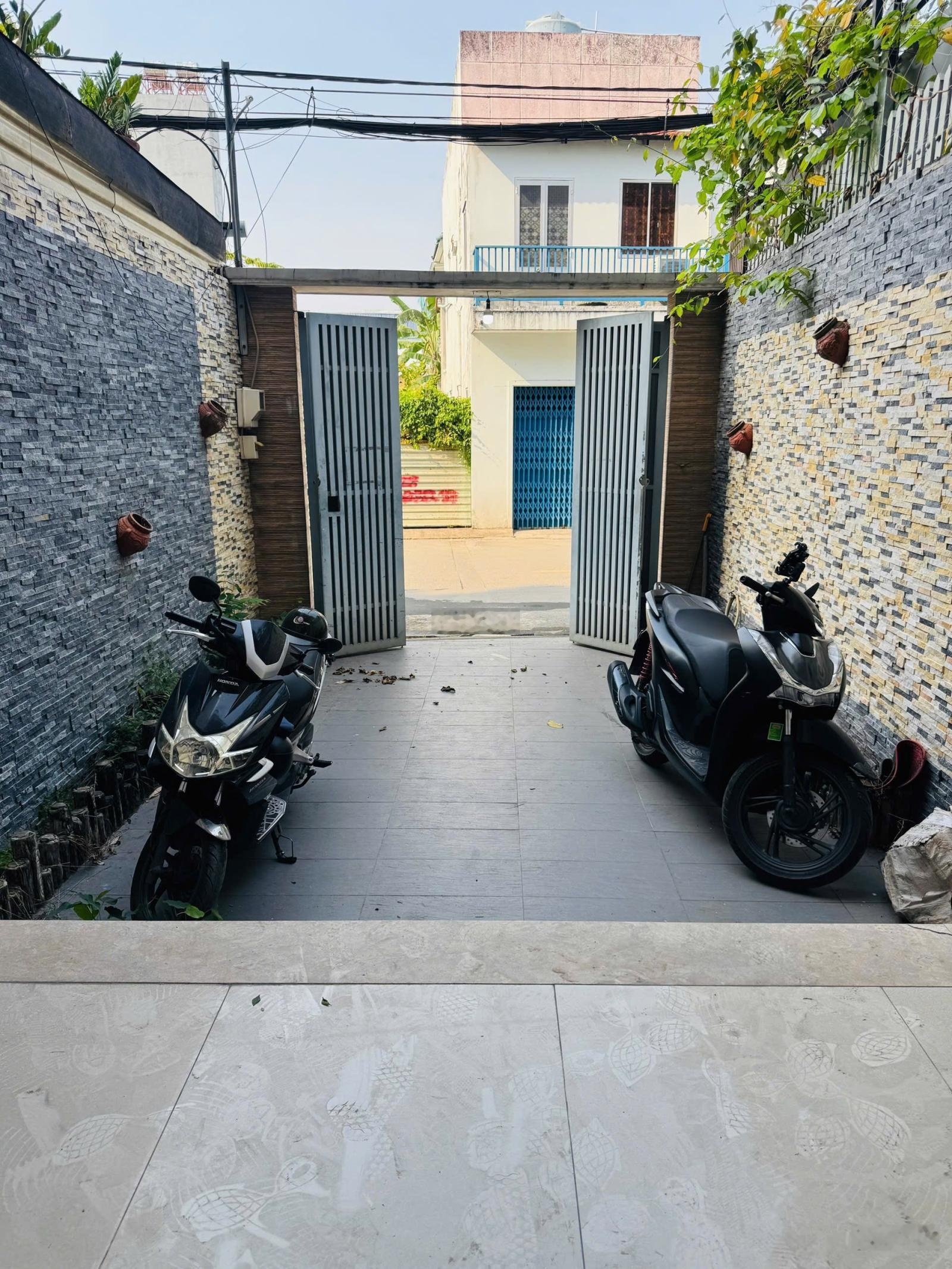 Chính chủ gửi bán nhà mặt đường 28 ra lê văn thịnh phường cát lái Q2 cũ