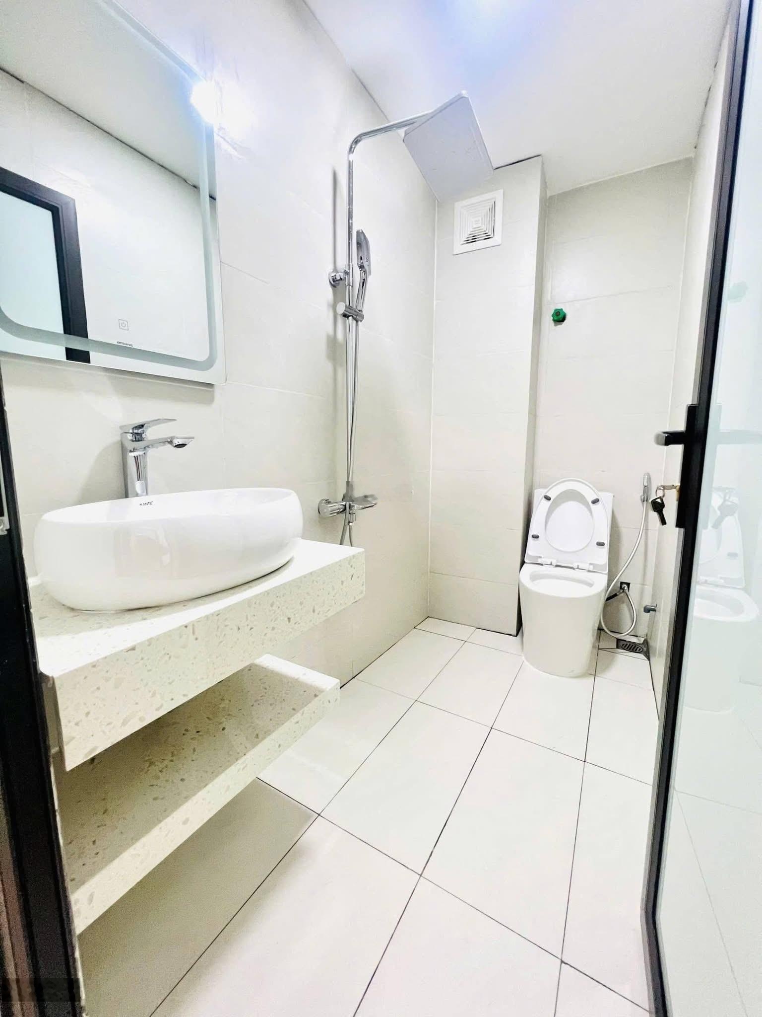 Tuyệt phẩm! Lạc Long Quân, ngõ thông, lô góc, ô tô 30m, nhà đẹp, ở ngay, đón tết, thông tứ tung