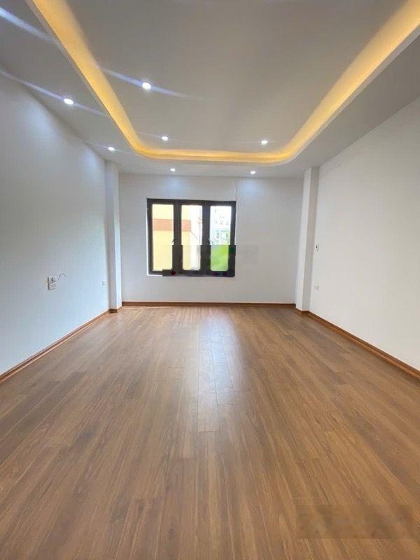 Chính chủ gửi bán DT 40m2 giá hơn 6 tỷ 4 tầng Hoàng Mai ô tô đỗ ngõ dân cư đông tiện ích bạt ngan