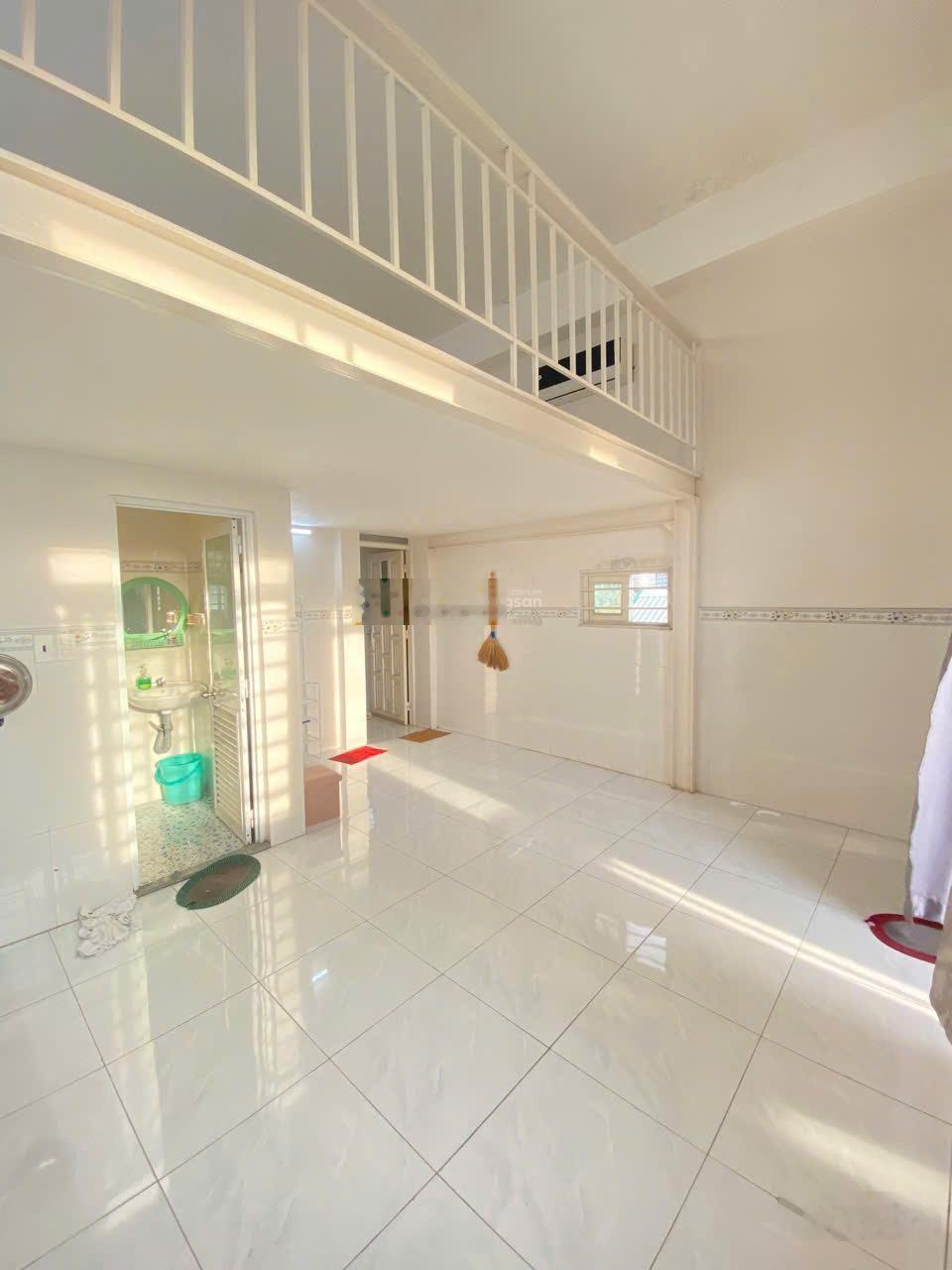 Cho thuê phòng Quận 7 Ban công siêu thoáng, diện tích rộng rãi, gác cao