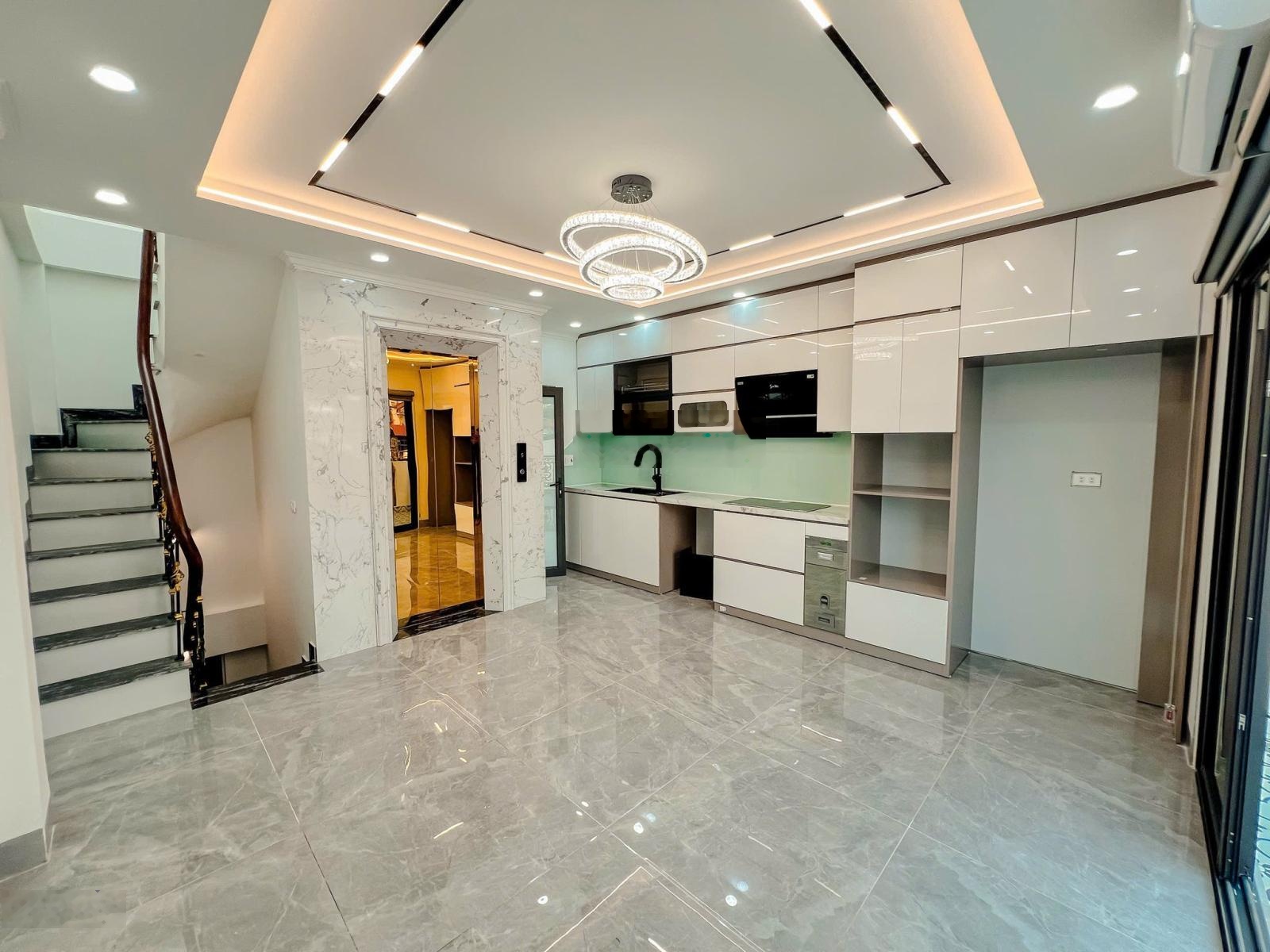 Tuyệt phẩm đón tết 13.9 tỷ Trần Khát Chân DT 42m MT4.5m 0967019856 Hai Bà Trưng 6 Tầng thang máy