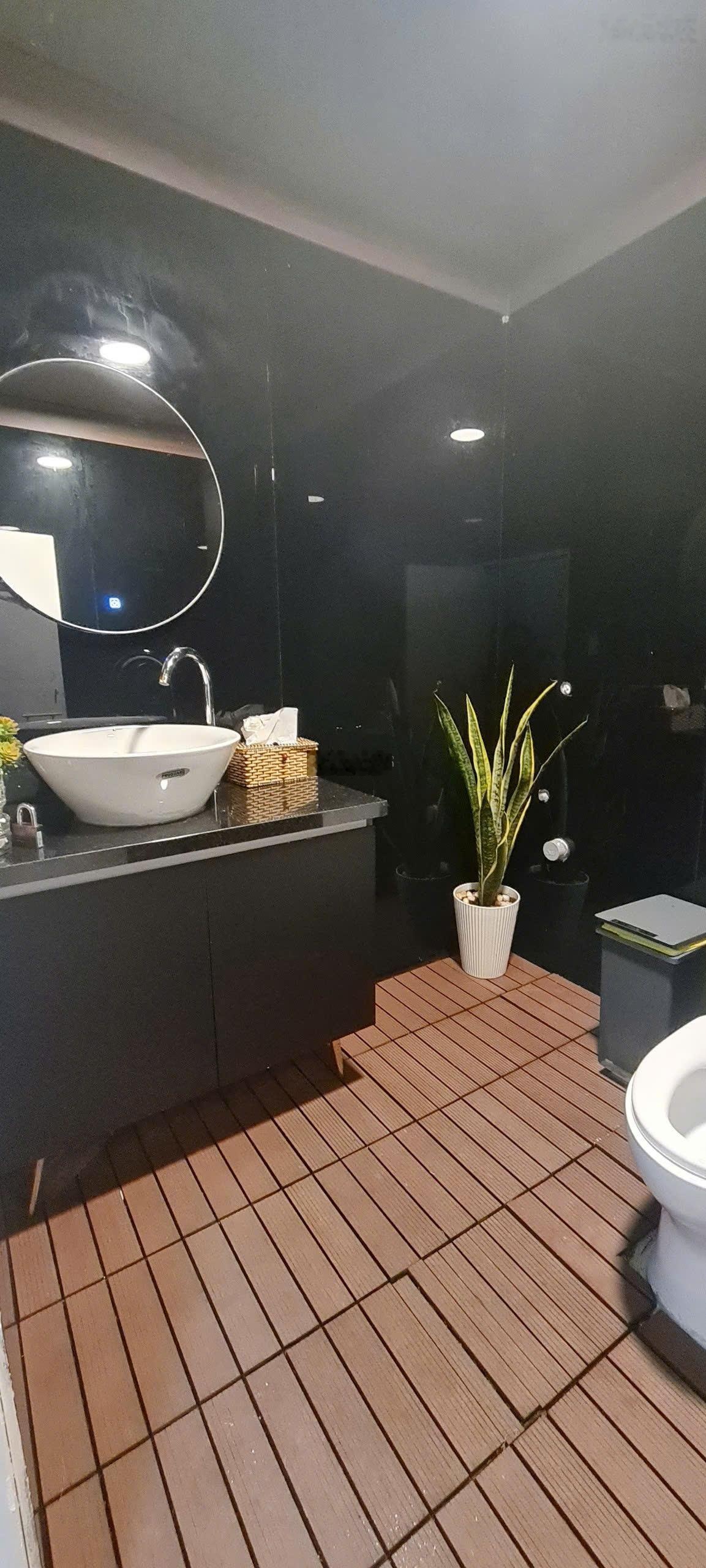 Xuất cảnh bán gấp - Bán nhà Lê Thánh Tôn 42.4m² 4 tầng - 15.5 tỷ