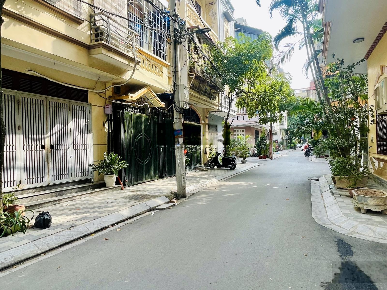 Bán Đất phố Nghĩa Đô 60m2_MT 5.5m - Phân Lô Vỉa Hè Ô Tô Tránh - Kinh Doanh - Hơn 20 tỷ