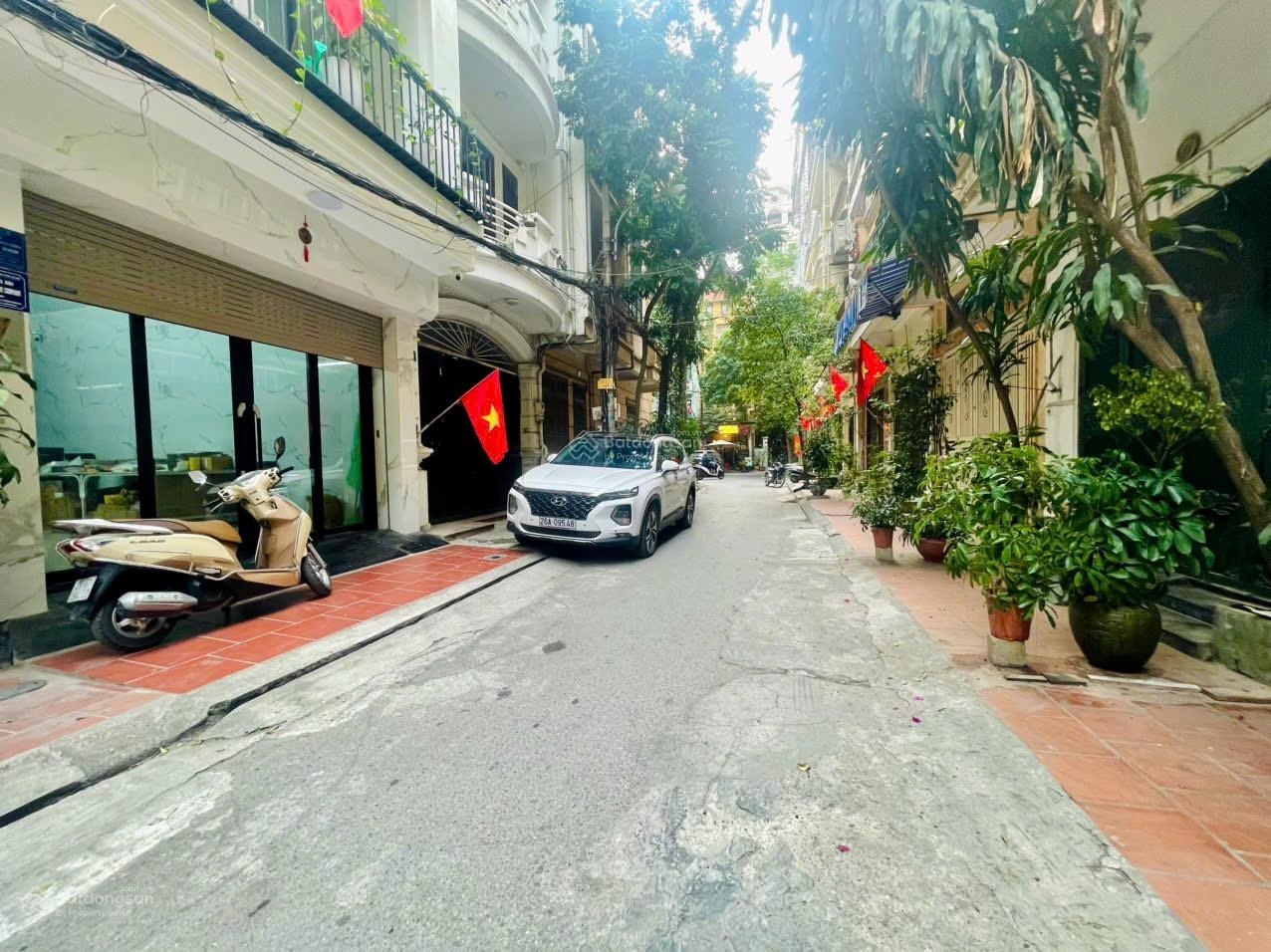 Bán Nhà Nguyễn Văn Huyên 60M2_MT 5.2m - Thang Máy - Đường Ô Tô Tránh