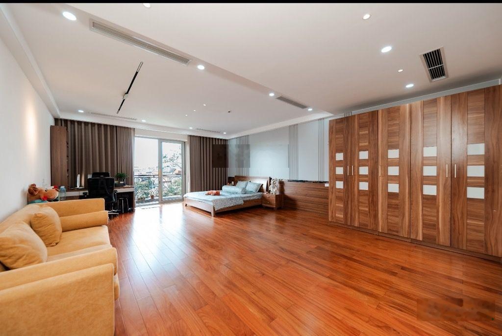 Bán toà nhà văn phòng - kinh doanh - phân lô - thang máy - ô tô tránh - lô góc - view hồ giá tốt.