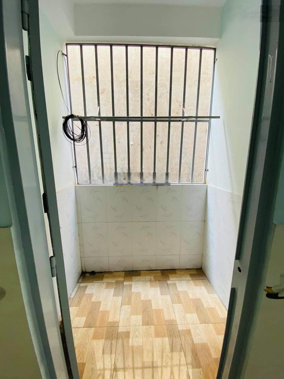 Cho thuê phòng trọ 1 triệt, 1 lầu ngay đại học sư phạm kỹ thuật, đh ngân hàng, làng đại học