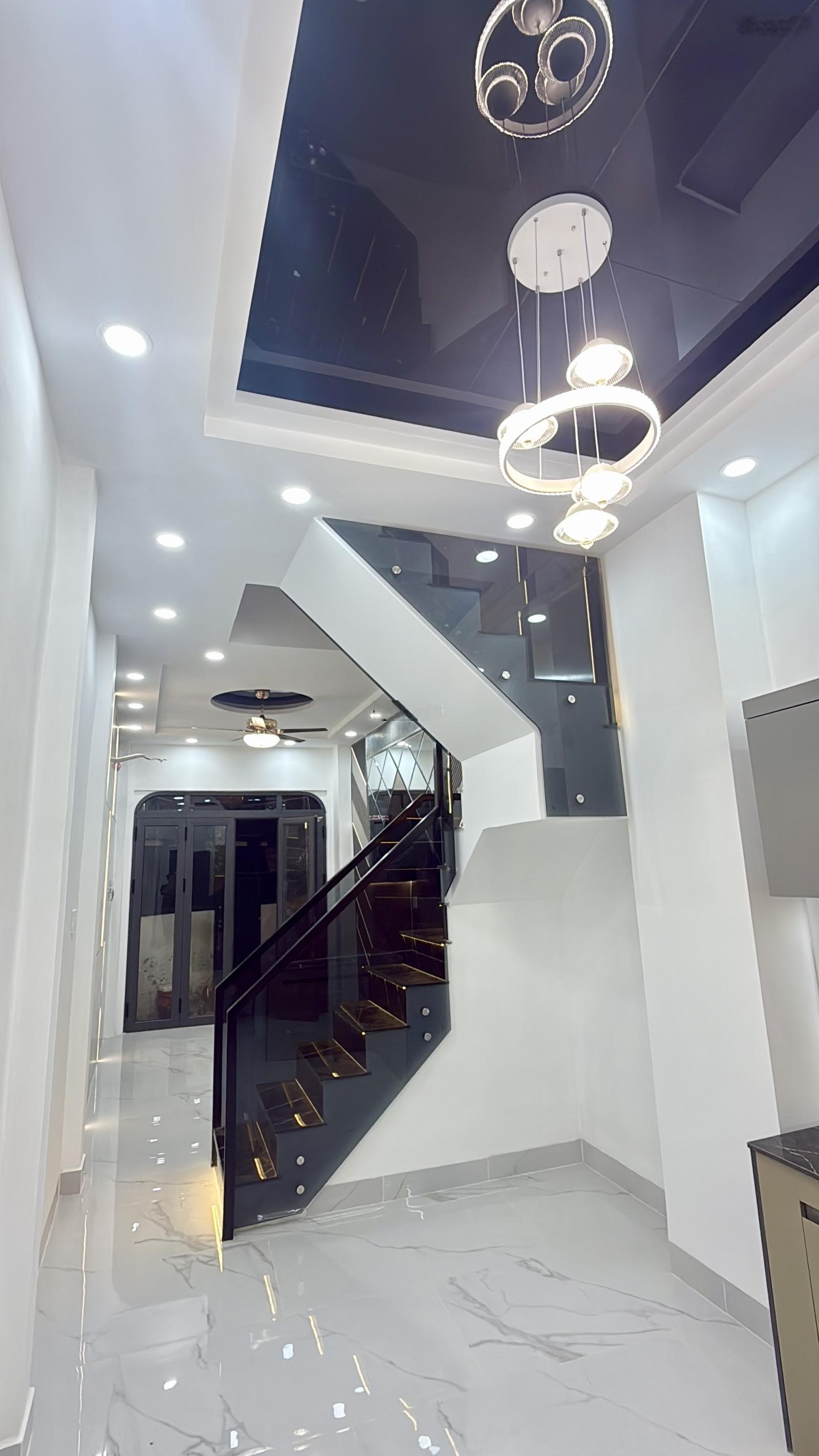 Bán nhà quận 4 - 3x11 -gần chợ xóm chiếu không giải tỏa.cách mặt tiền 20m