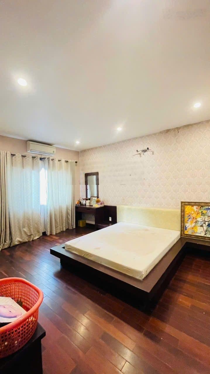 Bán Villa Đường Phạm Cự Lượng 233m² 3 tầng - 42.5 tỷ - biệt thự phố ngang 10.3m gara ô tô tân bình