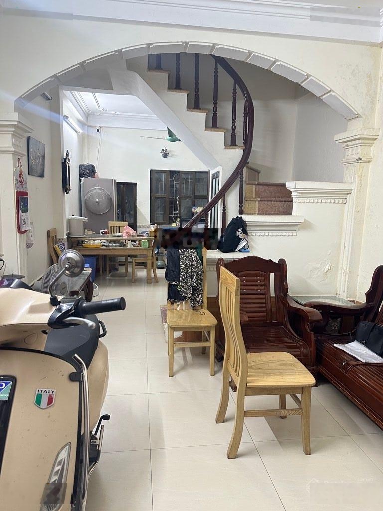 Hiếm có! Nhà ĐỊNH CÔNG 31m, giá 5.9 tỷ, nhà đẹp nguyên bản, ngõ nông, gần phố, 3PN, ở ngay