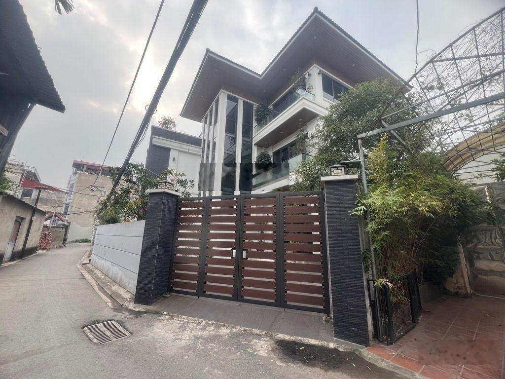 Cổ bi- đất vuông đẹp- ngõ ô tô- gần chợ ubnd trường học